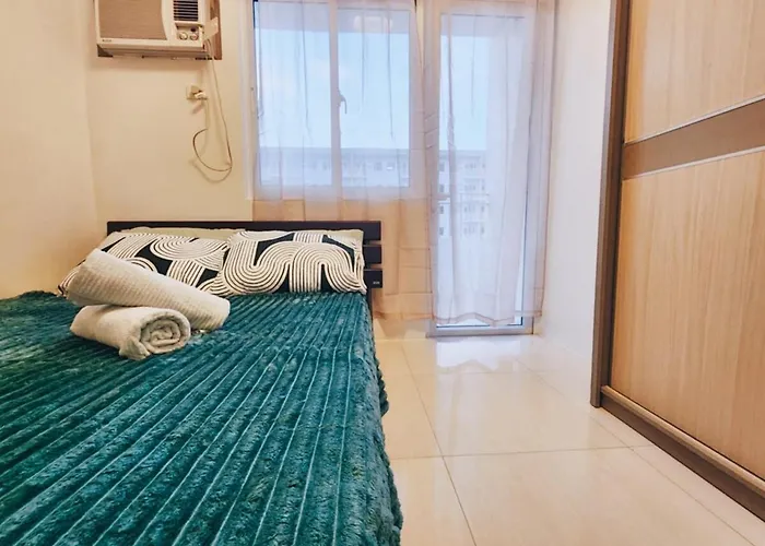 Sucat Cozy Staycation With Pool, Netflix, Wifi, Near Naia, Beside Sm Sucat *