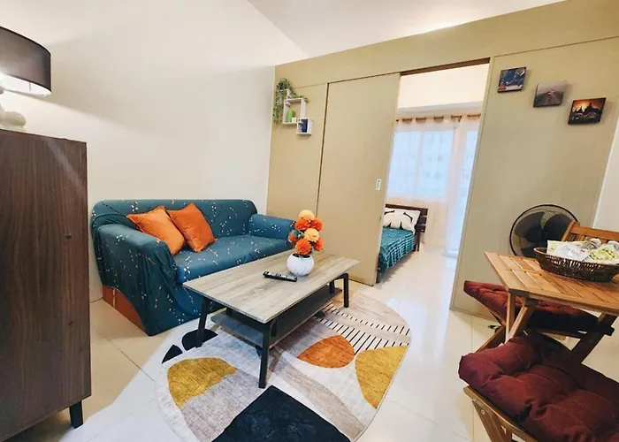 Sucat Cozy Staycation With Pool, Netflix, Wifi, Near Naia, Beside Sm Sucat Manila