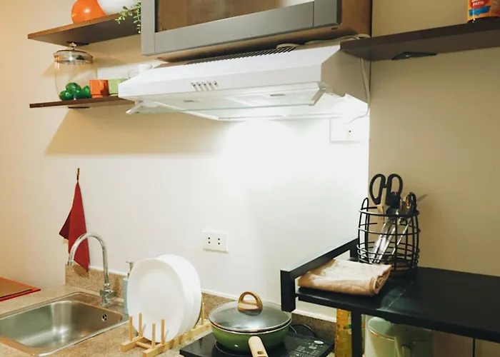 Sucat Cozy Staycation With Pool, Netflix, Wifi, Near Naia, Beside Sm Sucat Manila