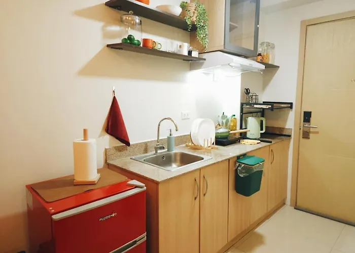 Sucat Cozy Staycation With Pool, Netflix, Wifi, Near Naia, Beside Sm Sucat