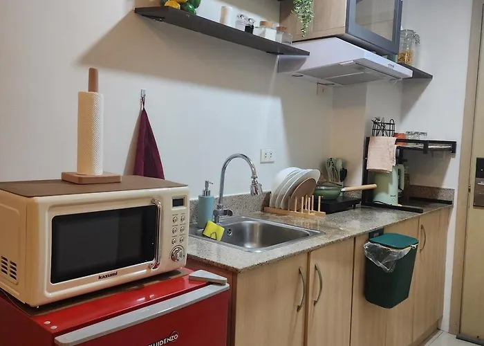 Sucat Cozy Staycation With Pool, Netflix, Wifi, Near Naia, Beside Sm Sucat Apartamento Manila