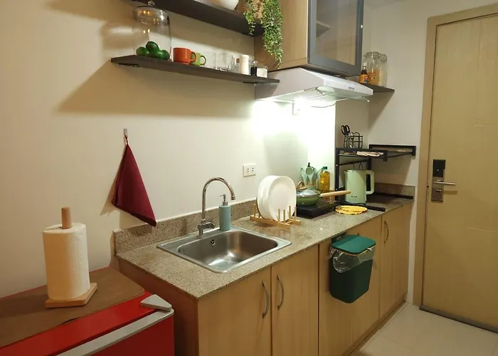 Sucat Cozy Staycation With Pool, Netflix, Wifi, Near Naia, Beside Sm Sucat Manila