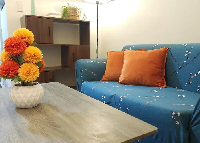 Sucat Cozy Staycation With Pool, Netflix, Wifi, Near Naia, Beside Sm Sucat Manila